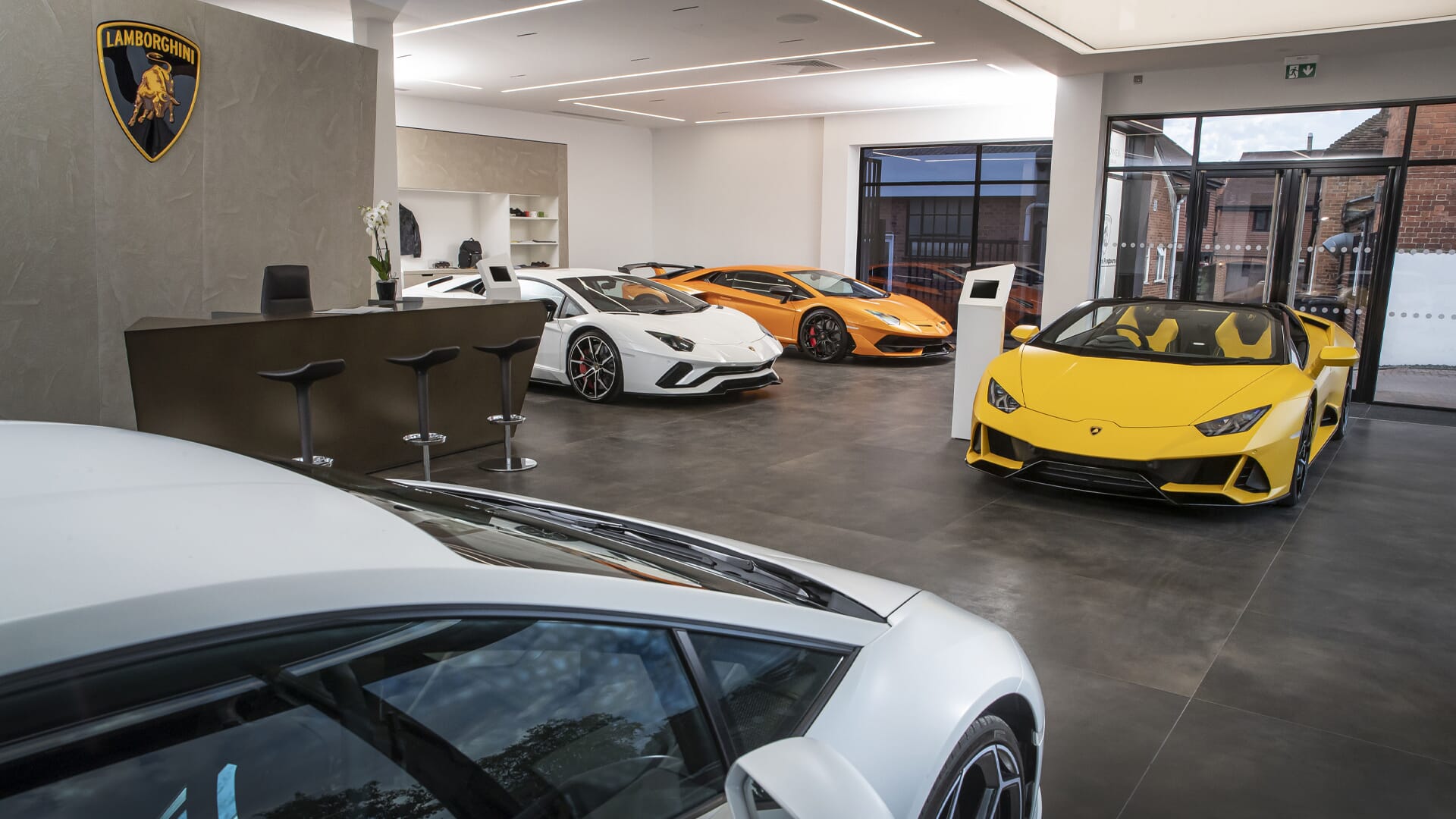 Arriba 80+ imagen lamborghini dealership london - Abzlocal.mx